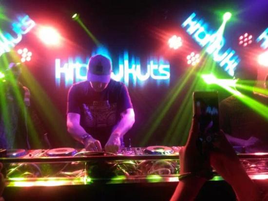 18年的魔羯座男生求脱单!身高173cm,大专学历