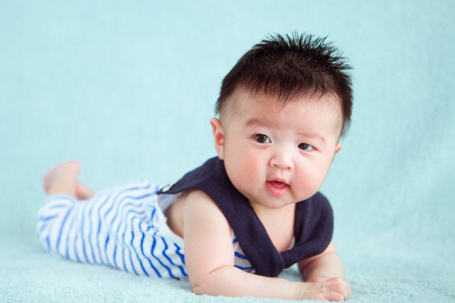 我是564号陈奕铭,正在参加苏州萌宝大赛,请为我投一票!